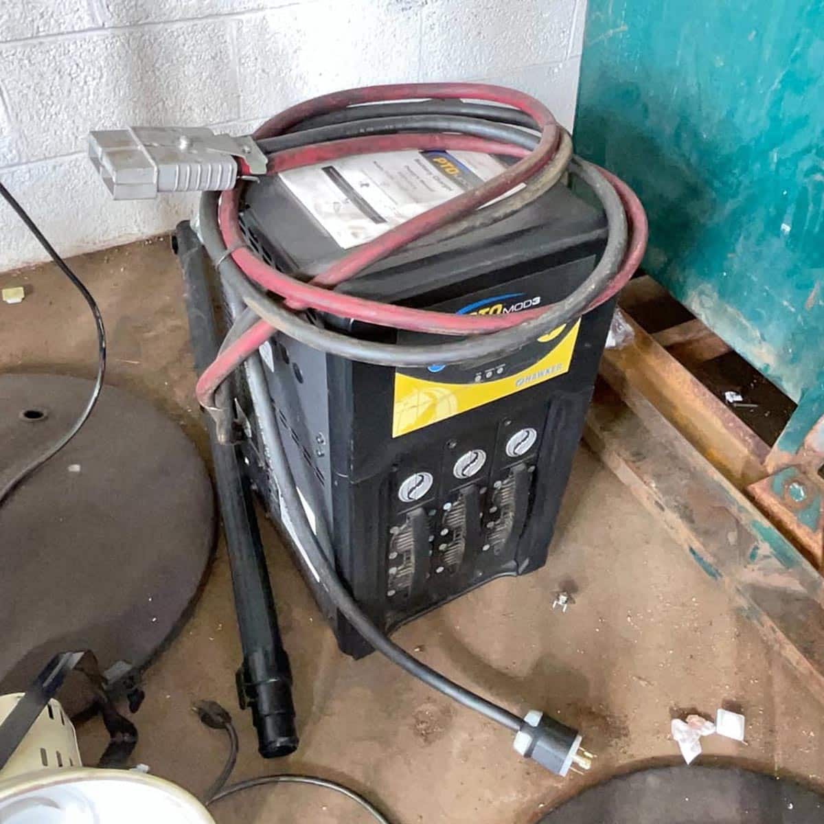 Hawker High Frequency Battery Charger