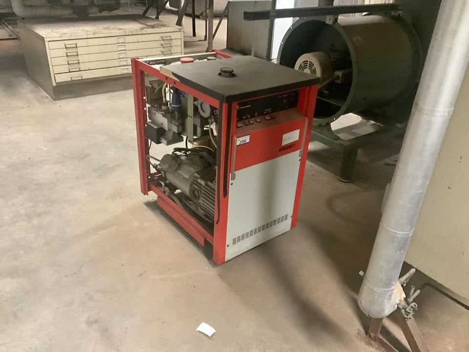 Leybold-Heraeus Ultratest F Helium Leak Detector